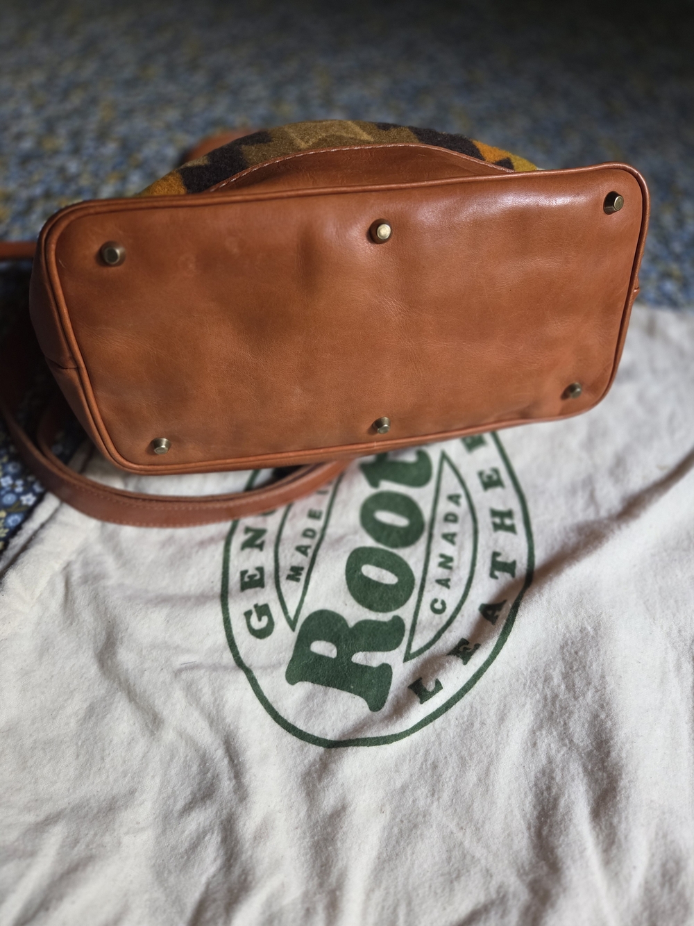 Stylish brown leather Roots/Pendelton limited edition Collaboration handbag - Picture 6 of 9